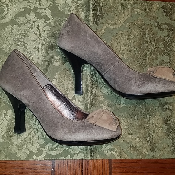 NWOB, SOFFT Taupe Suede Heel - Picture 4 of 8